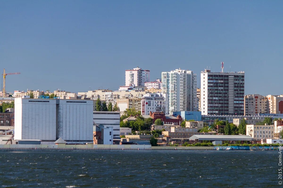 Саратов это город на волге. Волга Саратов. Саратов город на Волге. Саратов вид с Волги. Набережная Волги Саратов.