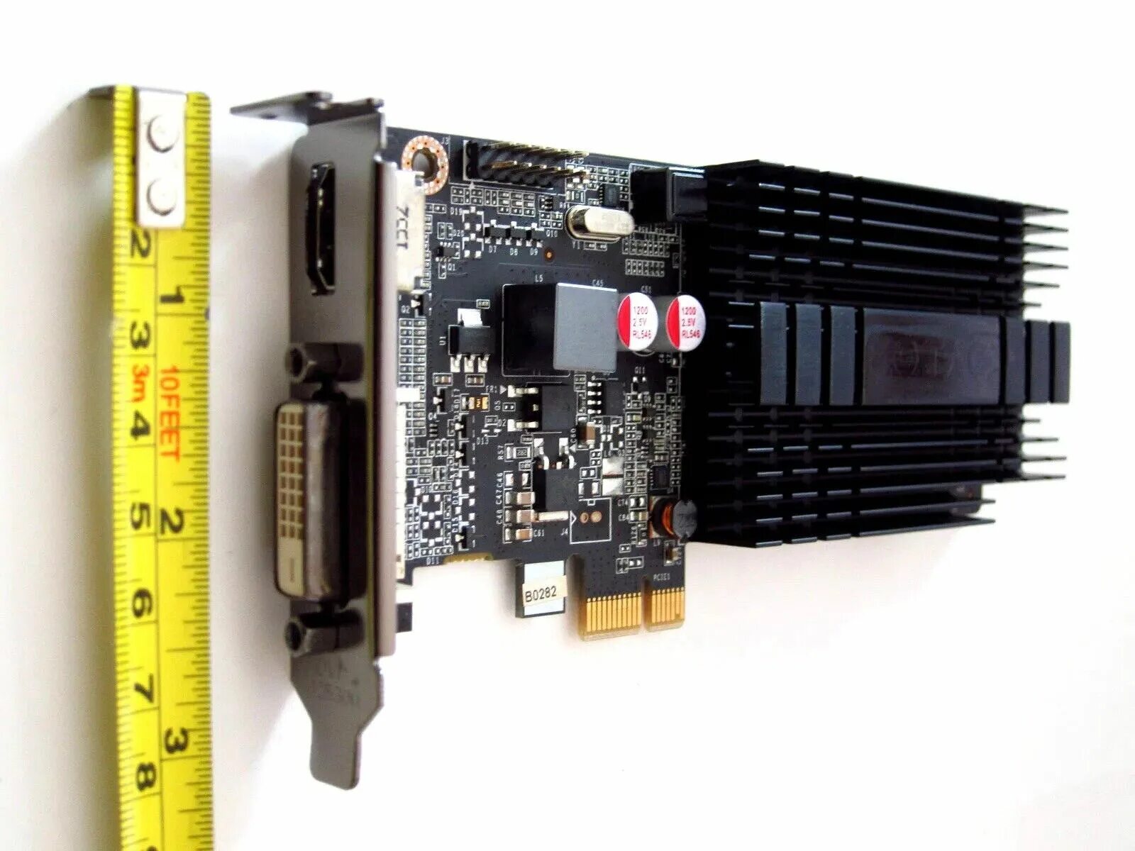 Слот pci e x1. Видеокарта PCI-E x1. PCI Express x1 видеокарта. Слоты PCIE x1. Видеокарта PCI x1.