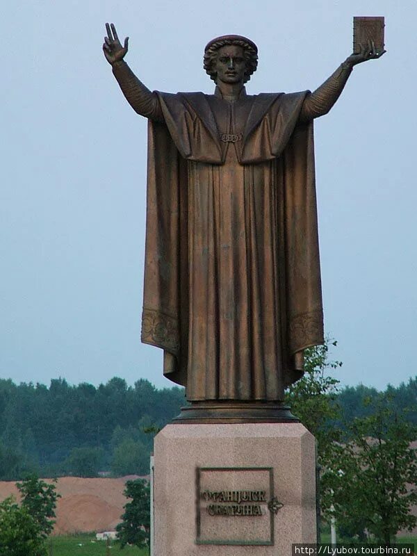 Франциск скорина статуя. Памятник франциску скорине в полоцке. Франциск скорина памятник. Франциск скорина памятник в минске. Франциск скорина статуя.