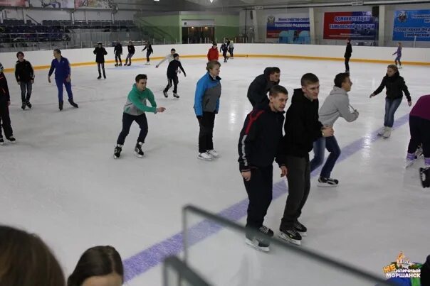 Ледовый мичуринск ледовый дворец. Ледовая арена прокат коньков. Титан арена архангельск каток. Коньки реклама. Трк континент на бухарестской каток.