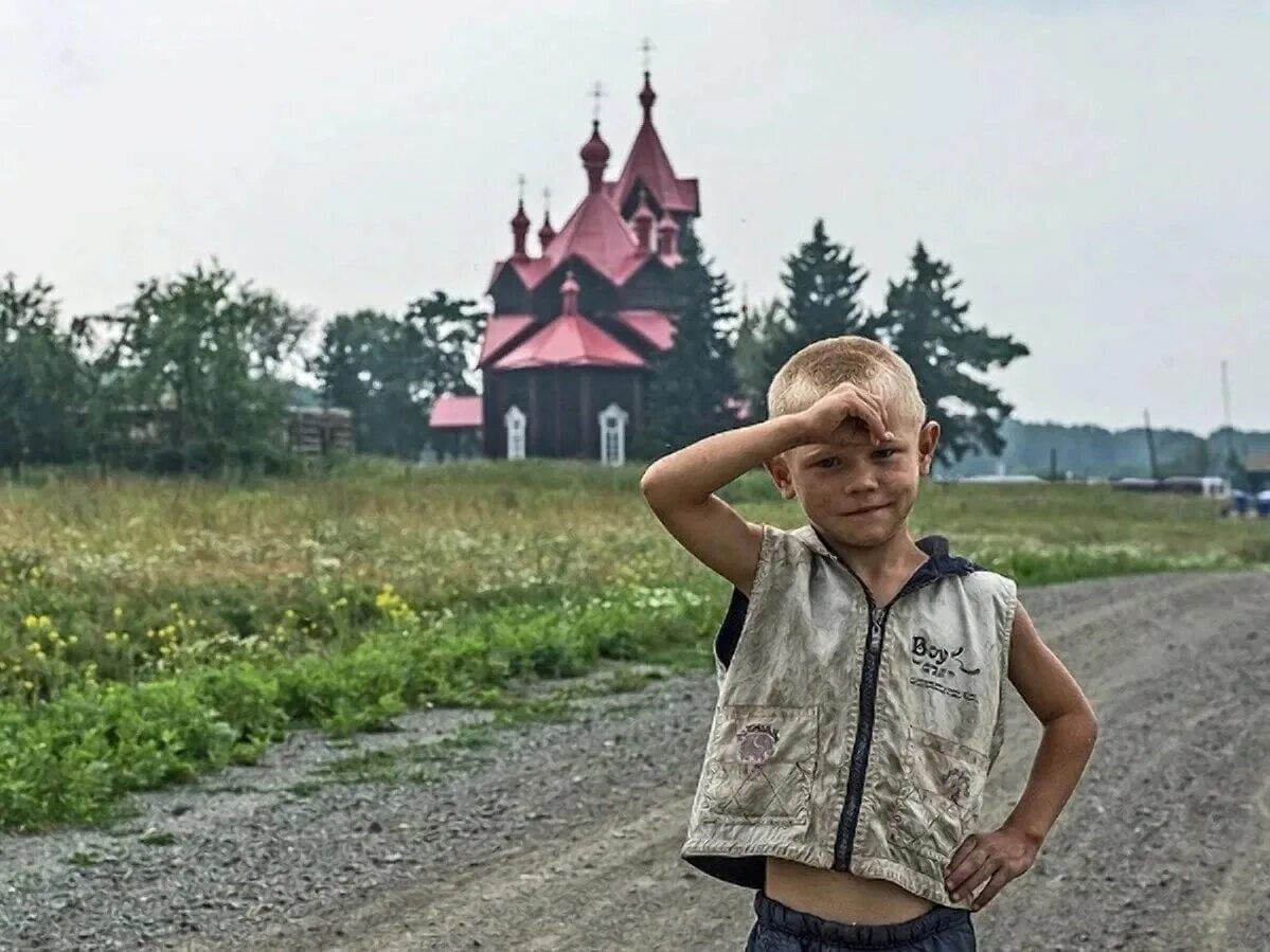 Мальчик пришедший из деревни. Деревенский мальчик. Деревенские мальчишки. Мальчик в деревне. Деревенские пацаны.