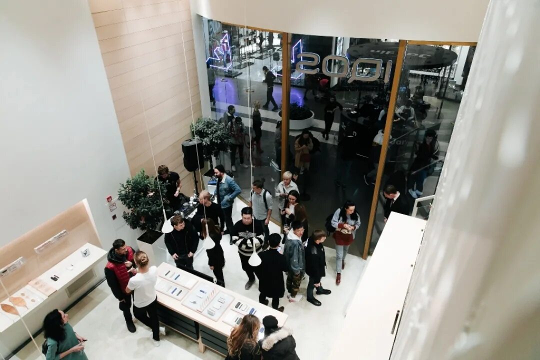 Айкос в торговом центре. Iqos тц колумбус. Iqos магазин. Iqos консультанты. Iqos store грузия.