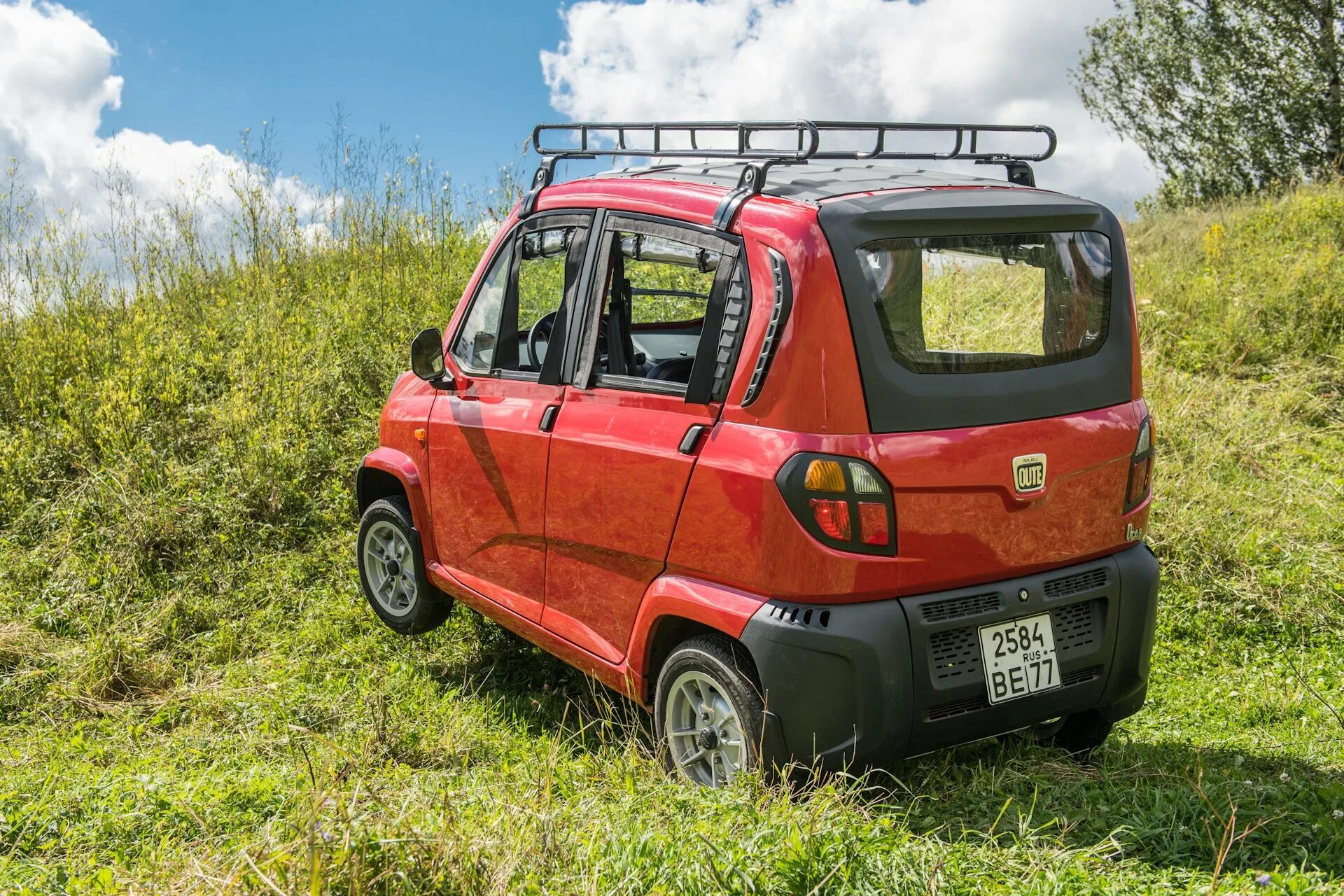 Bajaj Qute. Индийская малолитражка Bajaj. Bajaj Qute 2021. Модель Bajaj Qute,. Авто из индии 4 буквы