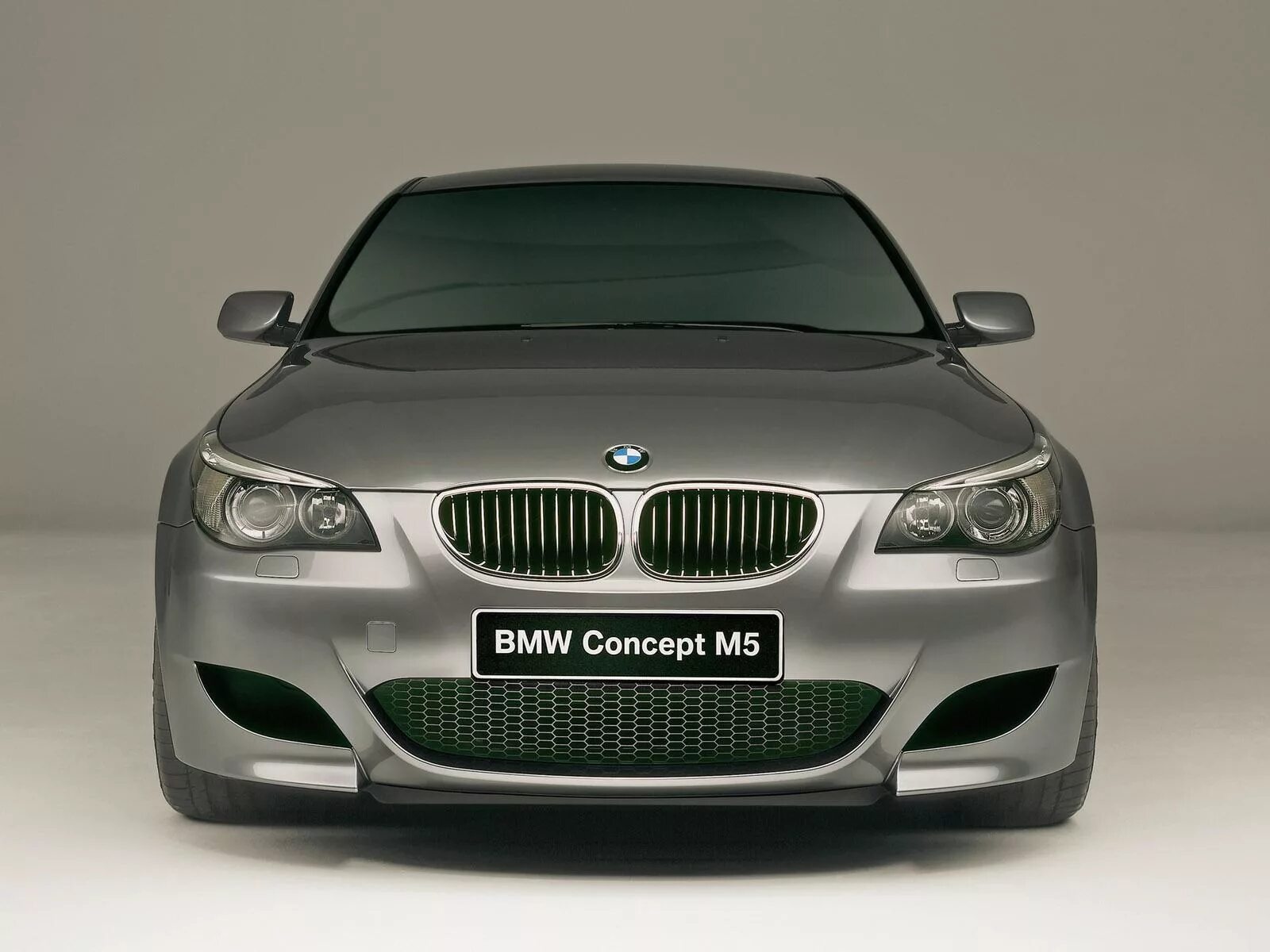 BMW m5 e60 2004. БМВ м5 е60. Машина БМВ м5 e60. BMW 3 e60.