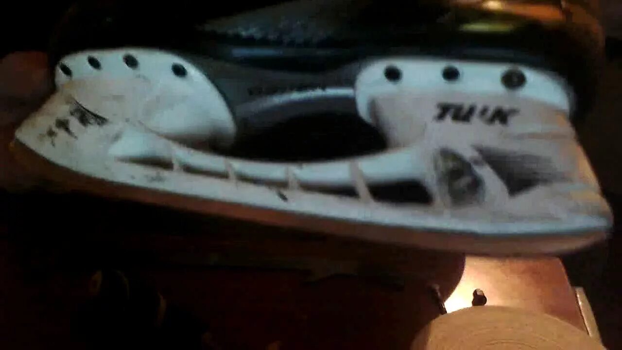 Лезвия на коньки carbon b20. Приспособление для снятия лезвий bauer. Коньки бауэр 3 s золотой лезвием. Заточка супериор лезвия коньков bauer. Bauer 70к коньки.