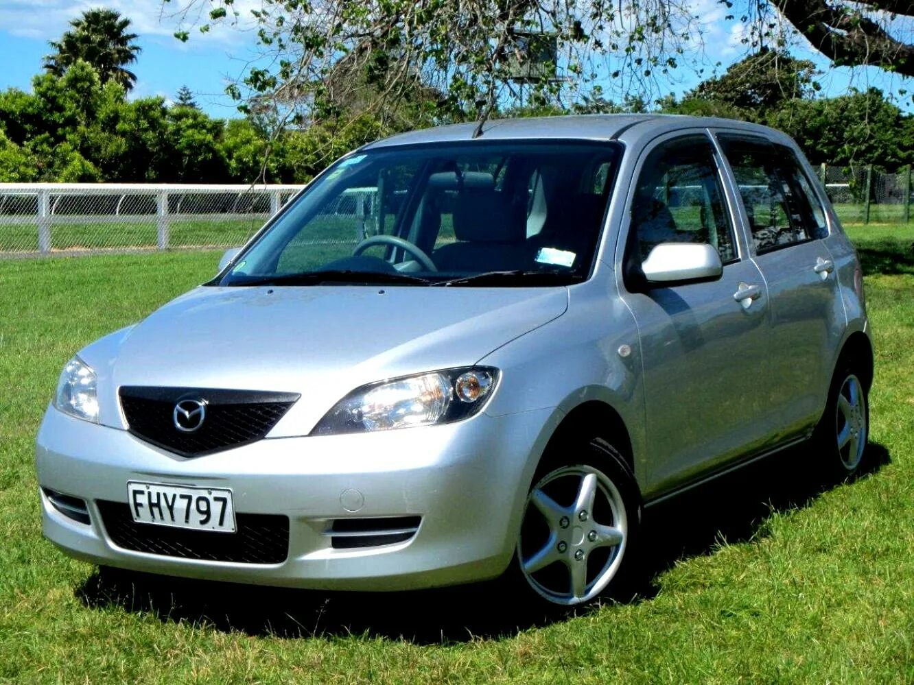 Купить демио владивосток. Mazda Demio/2. Mazda Demio 2002. Mazda Demio 2003. Mazda Demio 4.