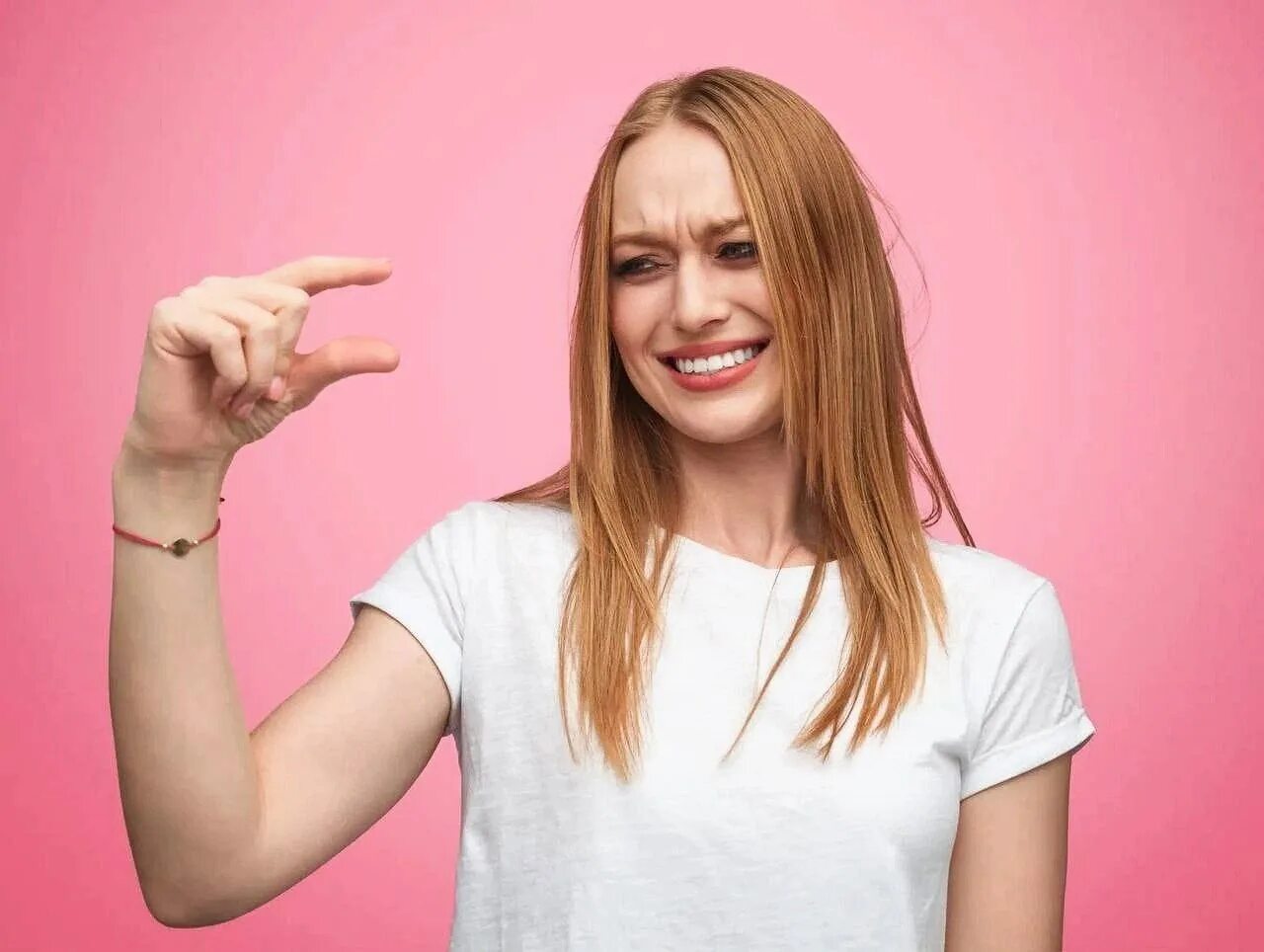 Бенисио дель торо мем. Счастливая женщина. Школьники смеются. Улыбка фото картинки. Женщина смеется.