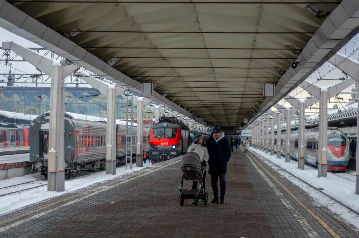 Поезд ласточка москва тверь. Москва ленинградская станция электрички. Москва ленинградская станция электрички. Москва ленинградская станция электрички. Поезд ласточка ленинградский вокзал.