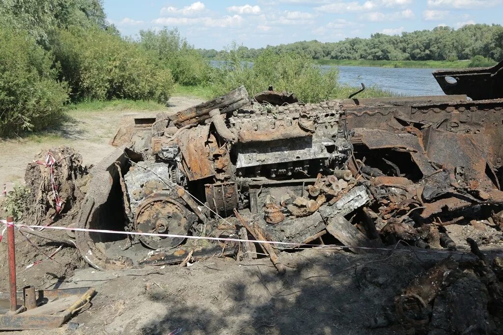 Где можно найти танк. Раскопки танков Великой Отечественной войны. Затонувшие танки в болотах. Подъем танка. Подъем танка из болота.