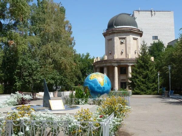 Волгоградский планетарий Волгоград. Планетарий Волгоград обсерватория. Планетарий Волгоград Архитектор. Волгоград улица Гагарина 14 Волгоградский планетарий. Планетарий волгоград сайт