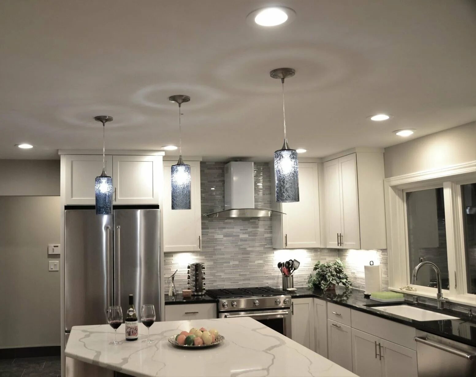 Точечное освещение на кухне. Точечное освещение на кухне. Красивое освещение на кухне. Дизайн кухни точечные светильники. Дизайн кухни точечные светильники.