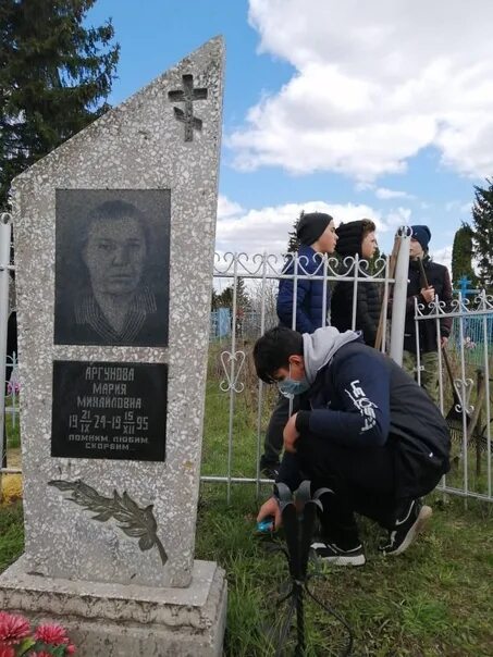 Погода тербуны на месяц. Тербуны кладбище. Тербуны старое кладбище. Березовское кладбище. Герасимов Тербуны.