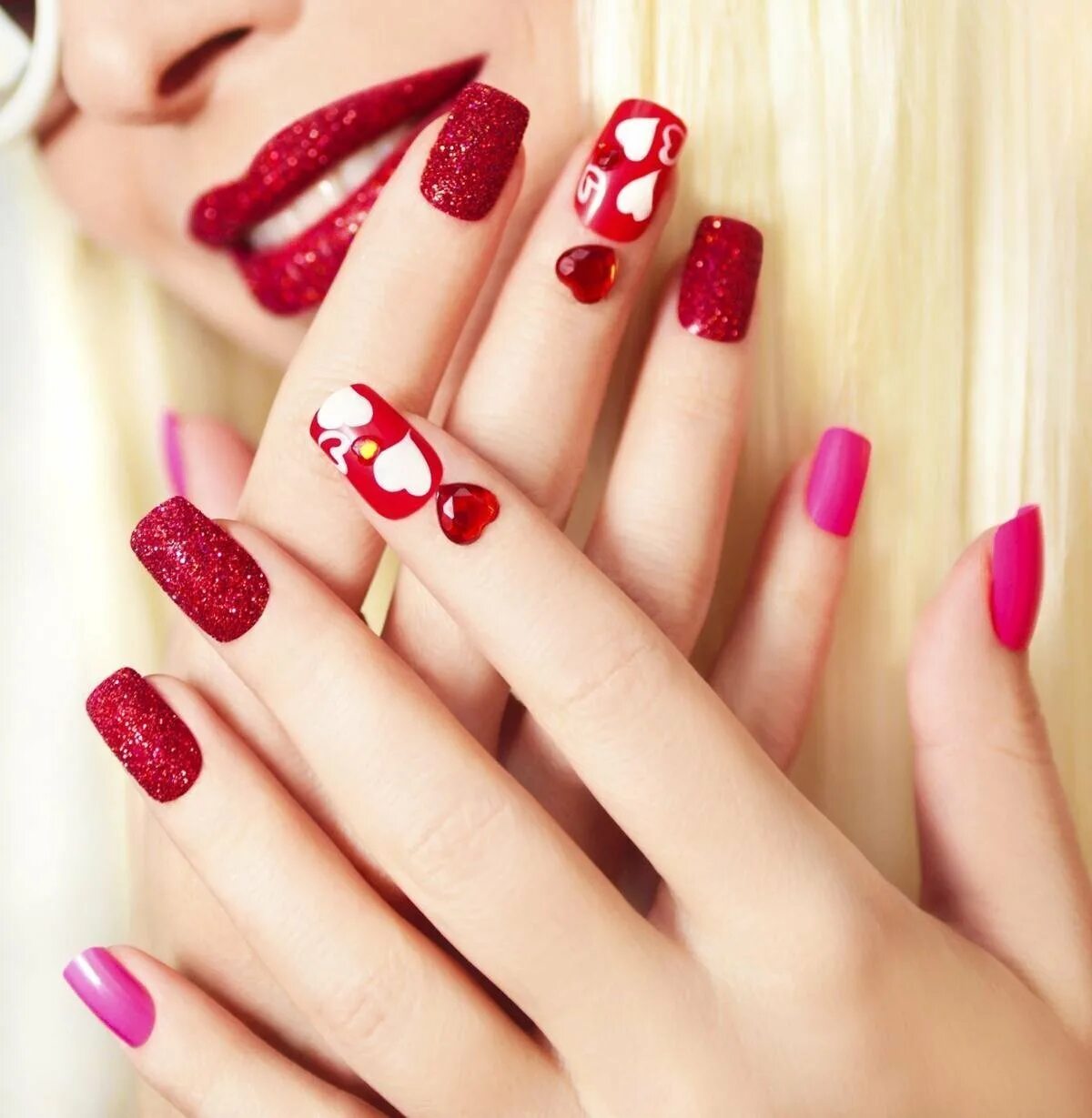 Красивый красный маникюр. Красные ногти песня. Маникюр с красным цветом. Красные ногти песня. Маникюр красный с белым.