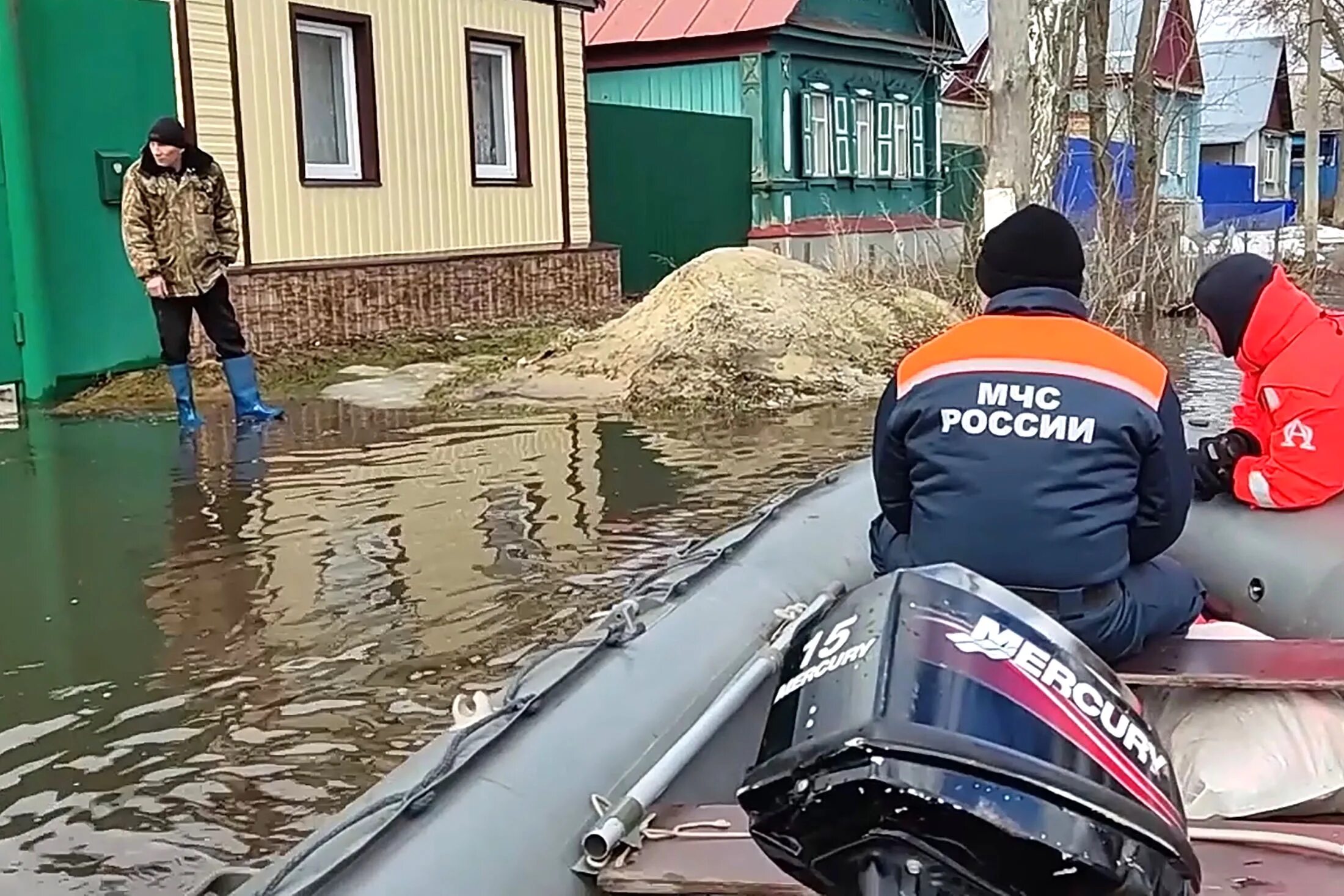 Где сейчас наводнения в россии. Паводки в России. Наводнения в России. Паводок в Орле. Потоп в доме.