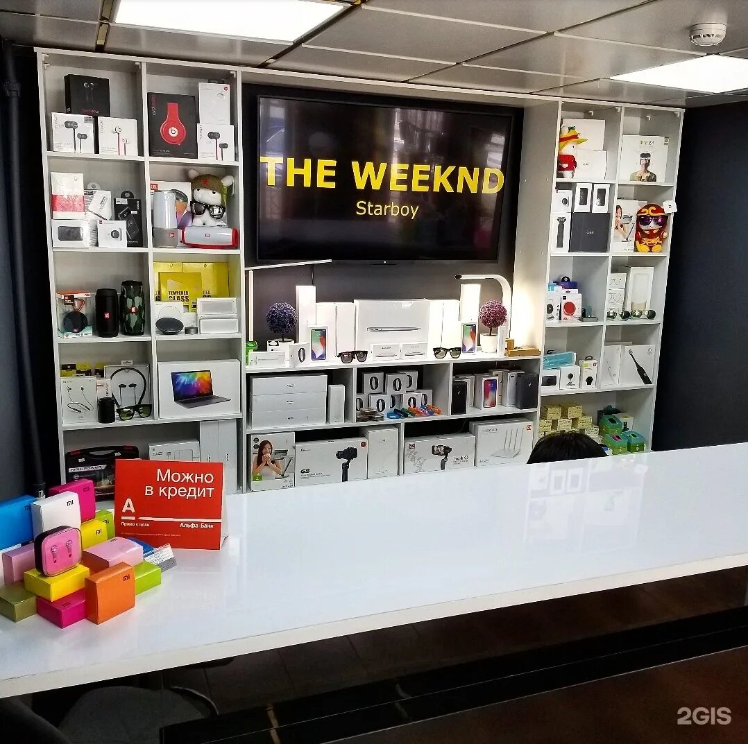 магазин электроники. витрины со связного. электронные магазины рядом со мной. магазин электроники. магазин оптики рядом.