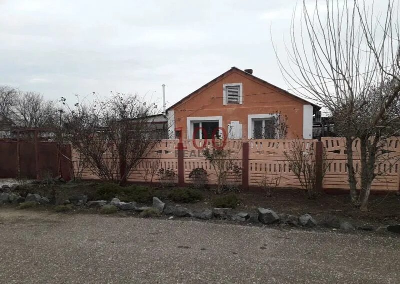 Ул мичурина пгт октябрьское крым. Село котельниково. Некрасово крым. Пгт октябрьское красногвардейский рн. Дома в октябрьском красногвардейский.