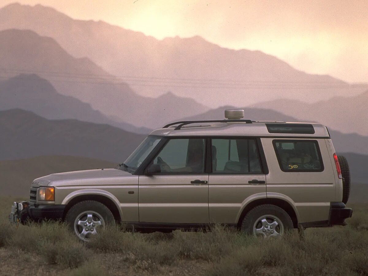 First discovery. Land Rover Discovery 2. Ленд Ровер Дискавери 2003. Land Rover Discovery 2 1999. Ленд Ровер Дискавери 1.