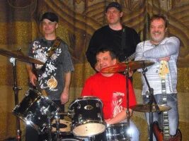 участница группы вираж. рок группа вираж чехов. музыкант алексин сольное выступление в тв передаче рожденные в ссср. алексей вдовин недра 2020. чеховская группа.