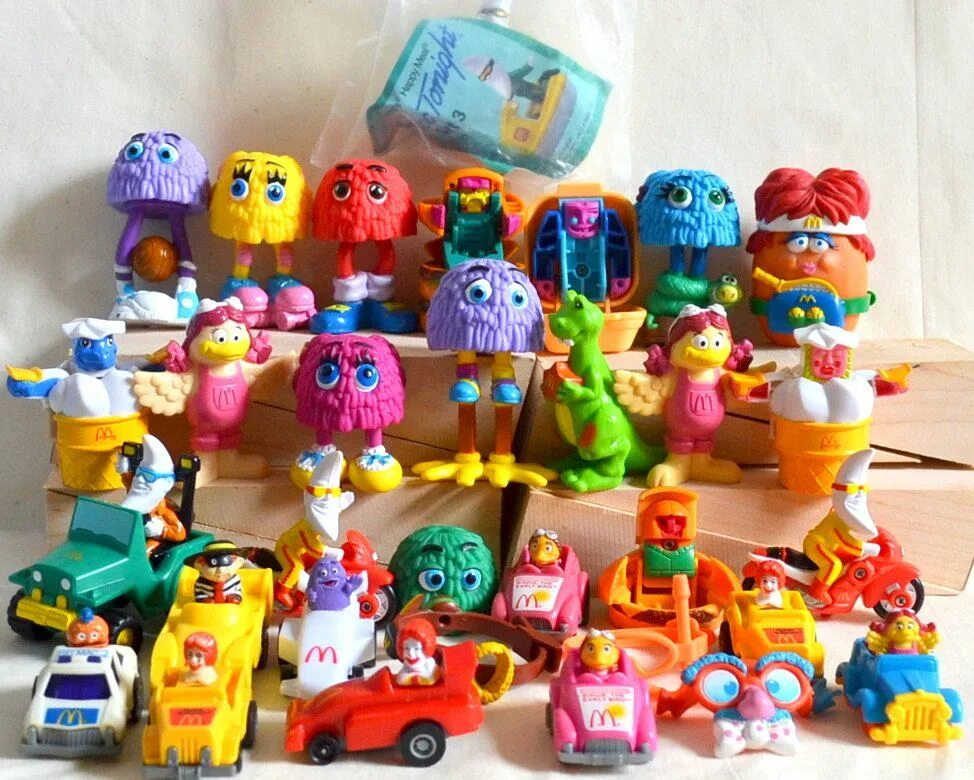 Mcdonalds toy. Игрушки из Макдака. Игрушки из Макдональдса. Коллекции игрушек из Макдональдса. Старые игрушки Макдоналдс.