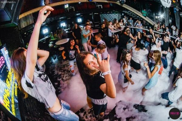 ,бар неон чебоксары. ночной рок клуб. дискотека в кафе. со скольки работают клубы. колизеум киберспорт арена.