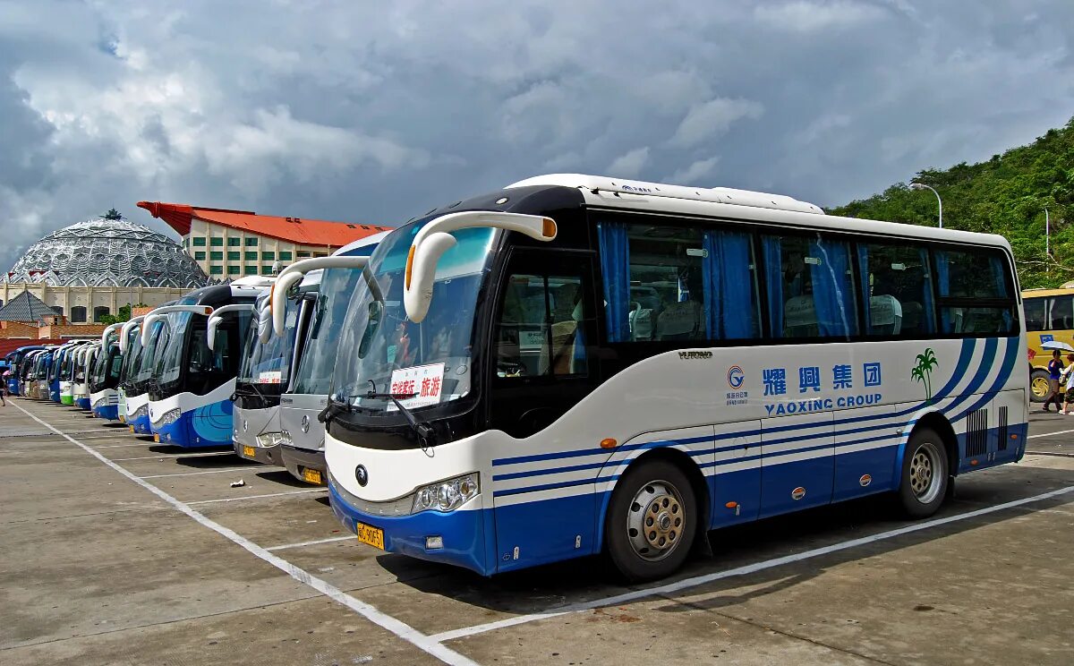 Какие марки автобуса. Автобус марки Ютонг. Ютон автобус китайский. Китайский автобус Yutong. Автобус марка Yutong (Ютонг).