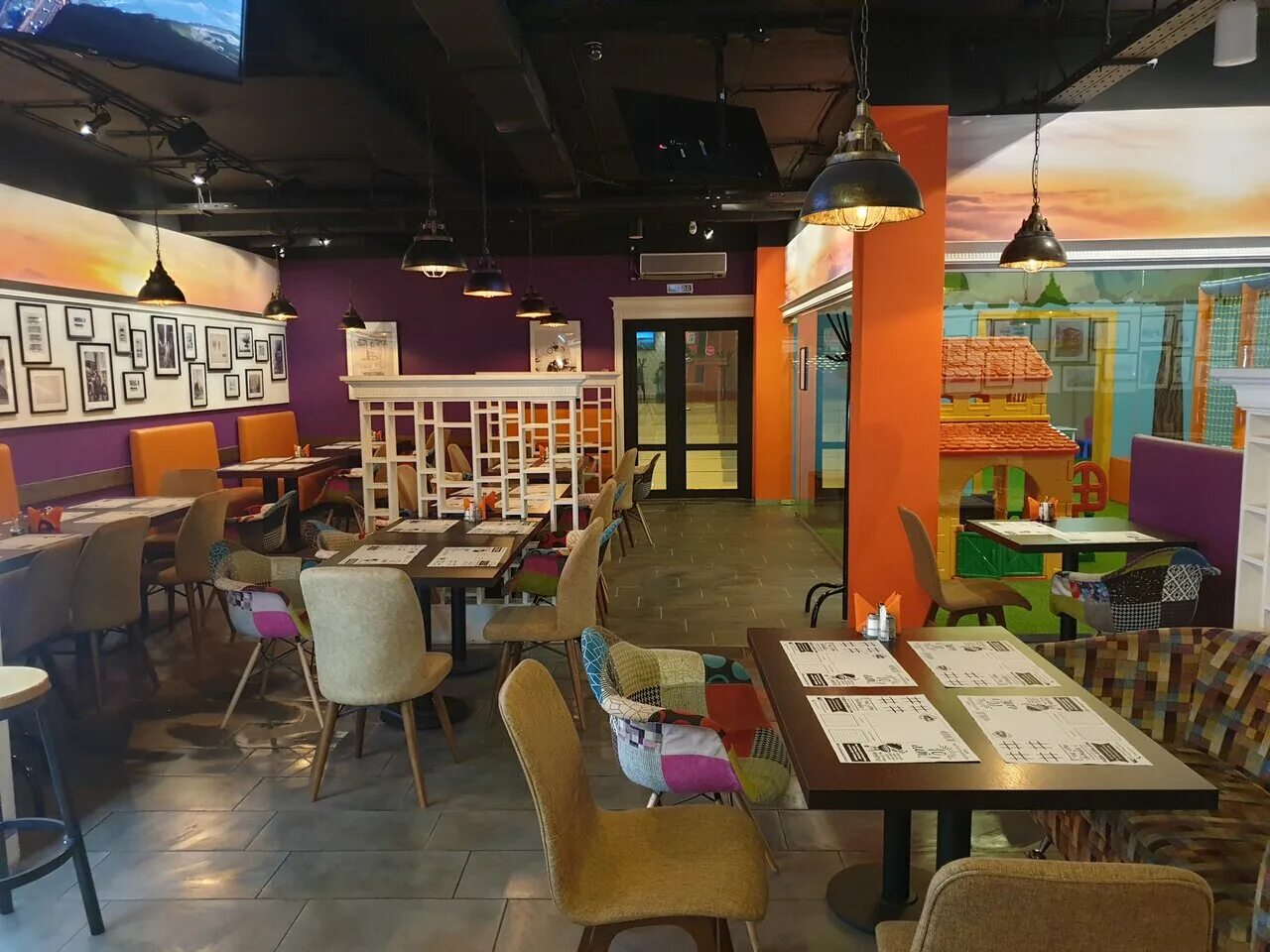 кафе с апельсиновым деревом москва. оранжевый экспресс домодедово фото. оранжевый экспресс егорьевск игровая комната. оранжевый домодедово. оранжевый экспресс видное.