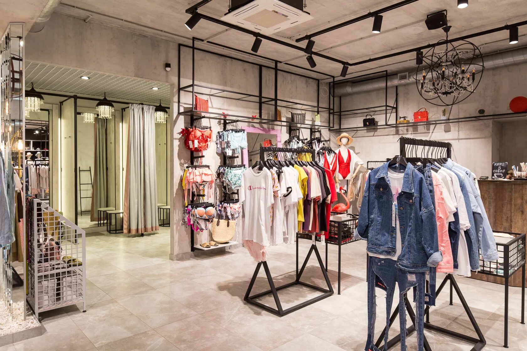 дети в магазине детской одежды. ивашка магазин. новый город ульяновск тюленева 28. фирменный магазин трикотаж. фирменный магазин чебоксарский трикотаж.