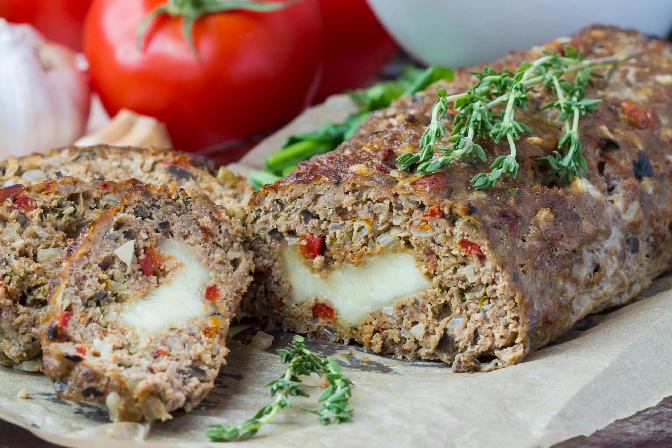 Котлеты из фарша кухня наизнанку. Американский мясной рулет. блюда из рубленной говядины. мясной рулет по - итальянски. рулеты и котлеты мясные.