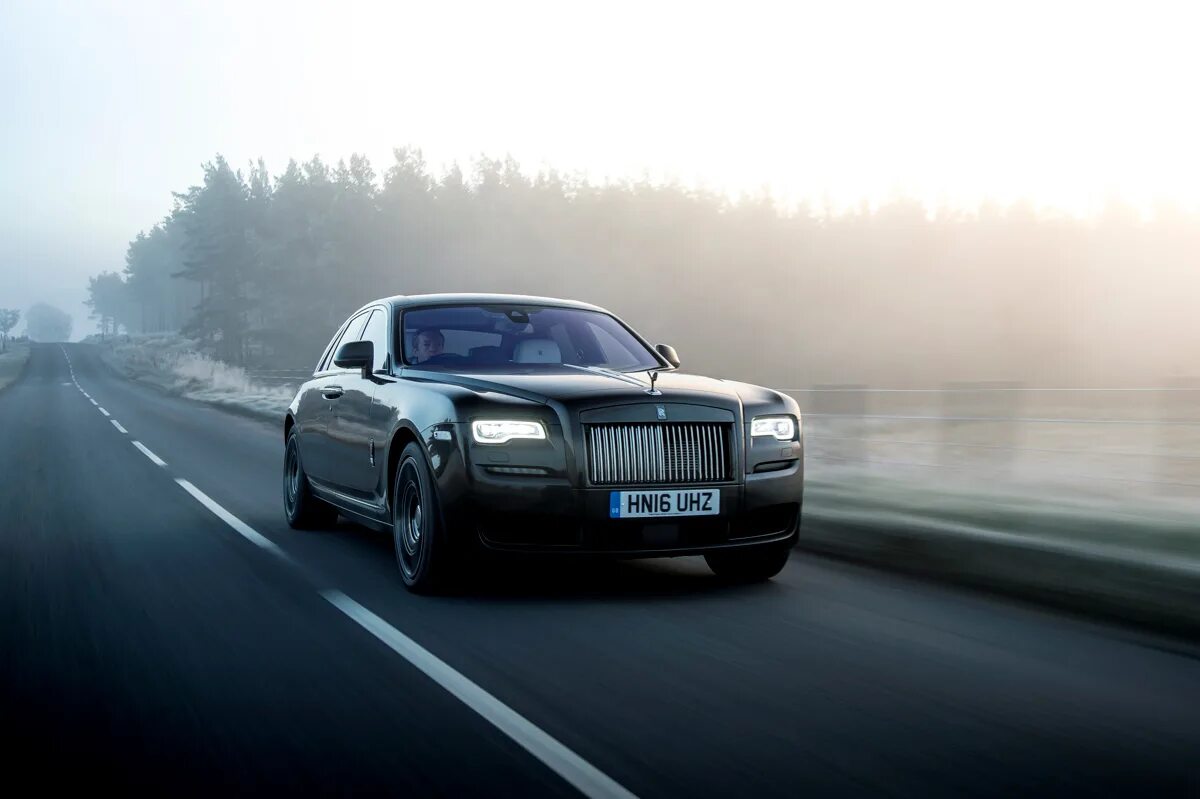 Песня черный ролс ролс. Rolls Royce Ghost. Rolls Royce Ghost 2021 черный. Роллс Ройс Ghost Black badge. Rolls Royce Ghost 2023.