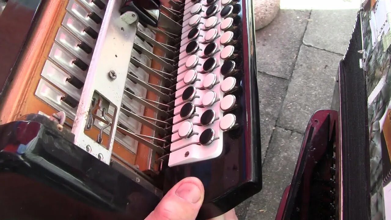 Починка баяна. Как настроить гармонь. Резонаторы гармони рябинушка. Как настроить гармонь. Ремонтируем гармонь.