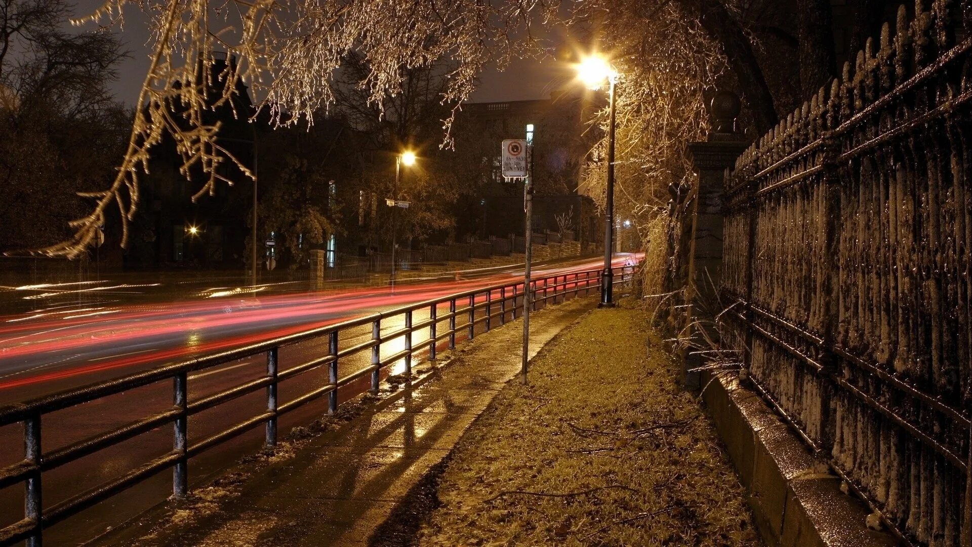 Ночная улица. Ночная улица с фонарями. Вечер в городе. Парк ночью. Улица ночью весной