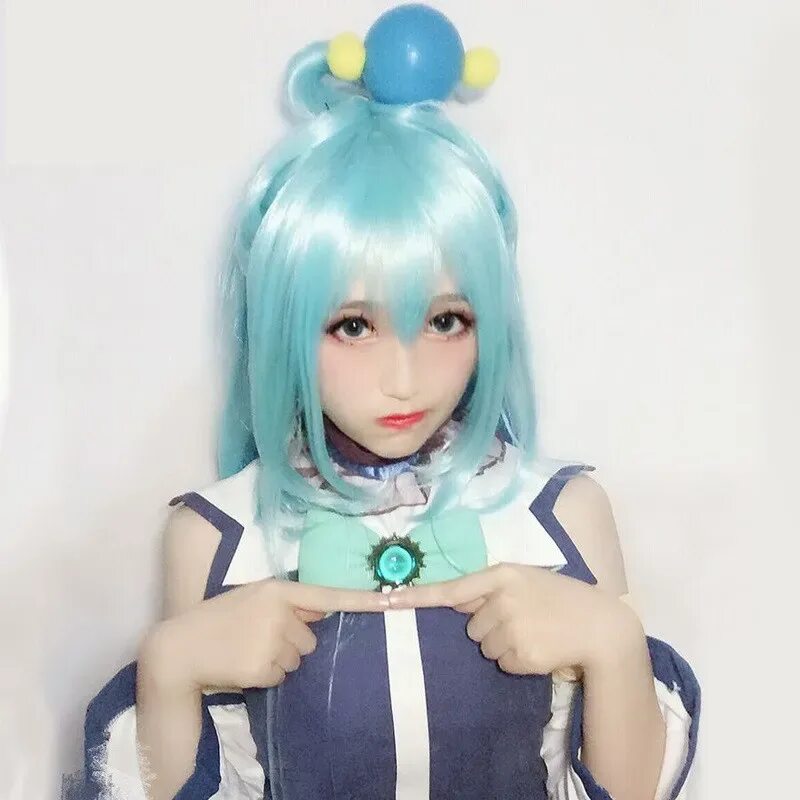 Aqua cosplay. Аква коносуба косплей. Aqua косплеер. Aqua косплей. Парик аквы.