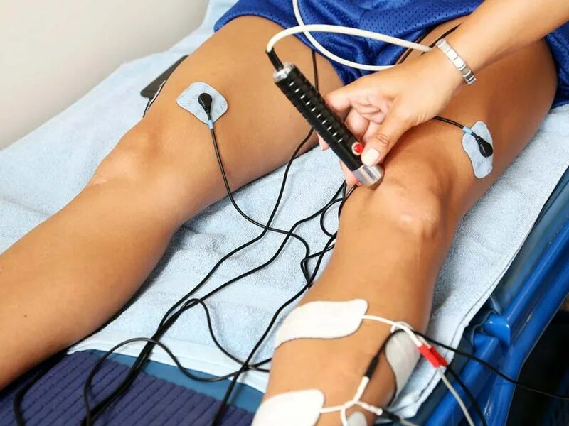 Лечение артроза электрофорезом. Физиопроцедуры электрофорез. Магнитотерапия для коленного сустава. Увч терапия голеностопного сустава. Прогревание коленного сустава.