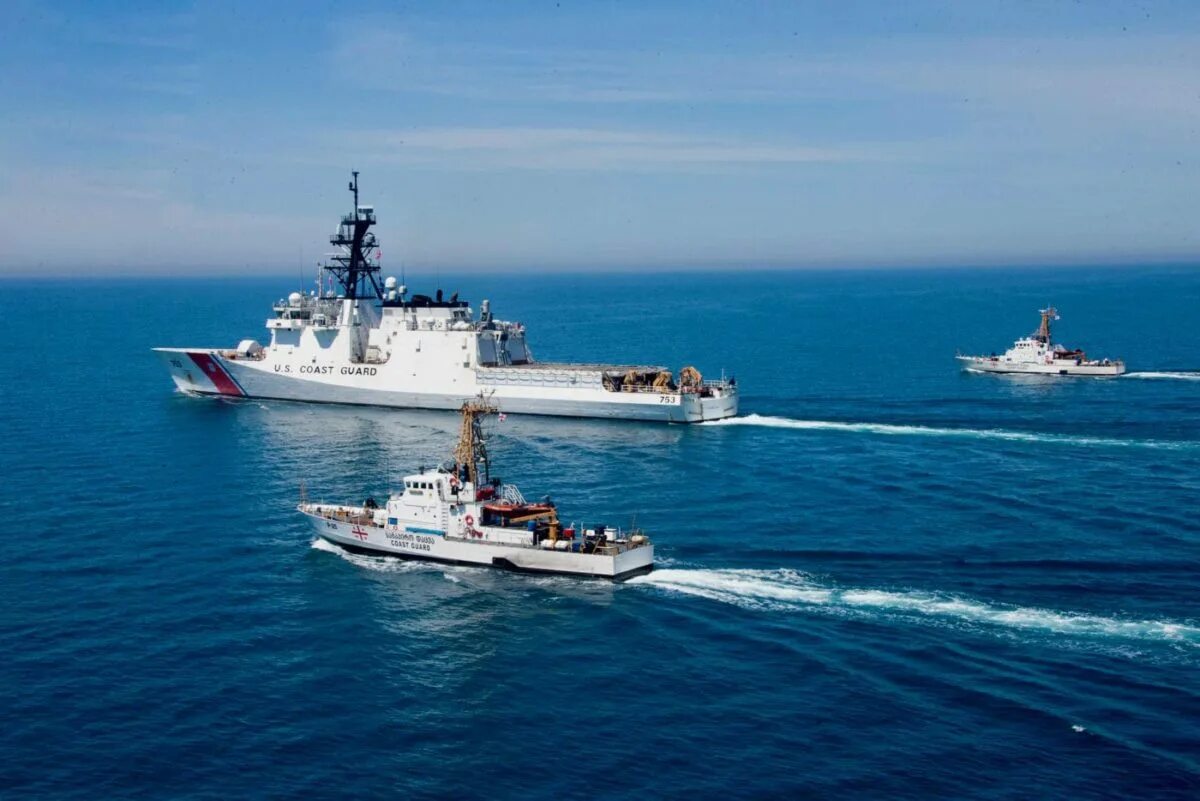 Корабли береговой. Корабль береговой охраны coast guard. корабль береговой охраны гамильтон. uscgc hamilton. кутер береговой охраны бохр сша.
