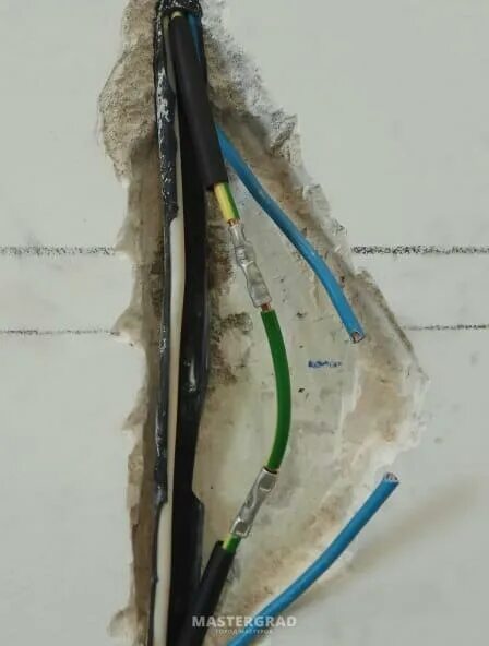 Пробитый кабель. Пробило провод. Перебил кабель перфоратором. Как соединить пробитый кабель.