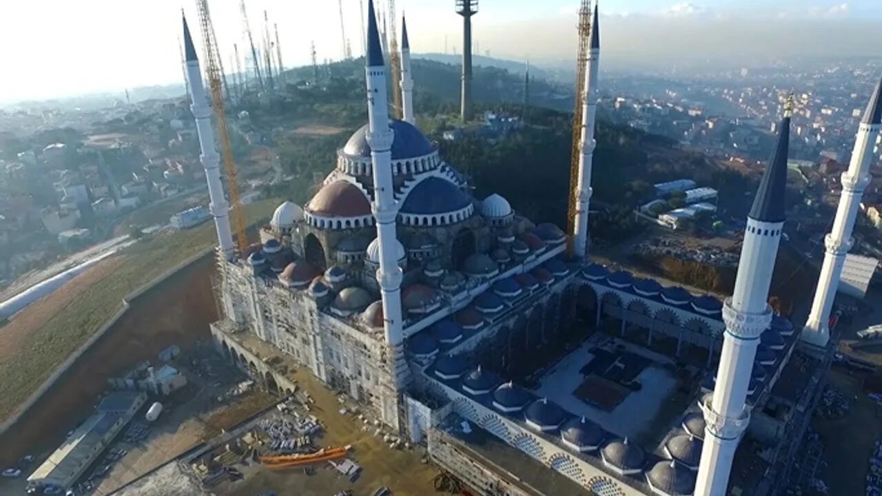 Самые крупные мечети. Мечеть Чамлыджа в Стамбуле. Мечеть Camlica Стамбул. Çamlica Camii мечеть. Самая большая мечеть в Стамбуле Чамлыджа.