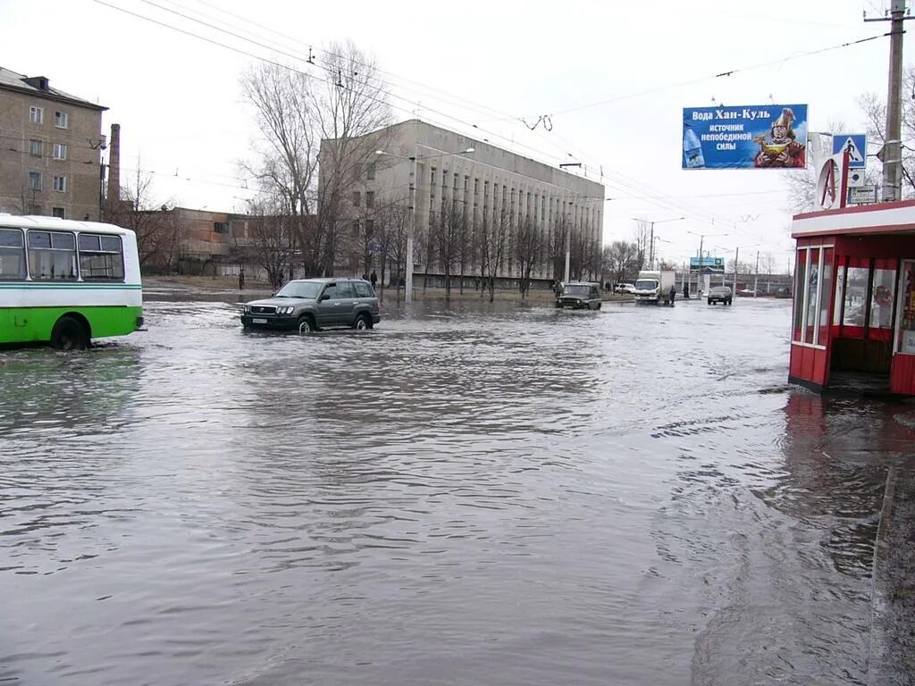 Озеро калтарак в калтане. Наводнение в новокузнецке 2004 год. Паводок в новокузнецке 2004. Наводнение в кемеровской области в 2004. Калтан наводнение 2004.