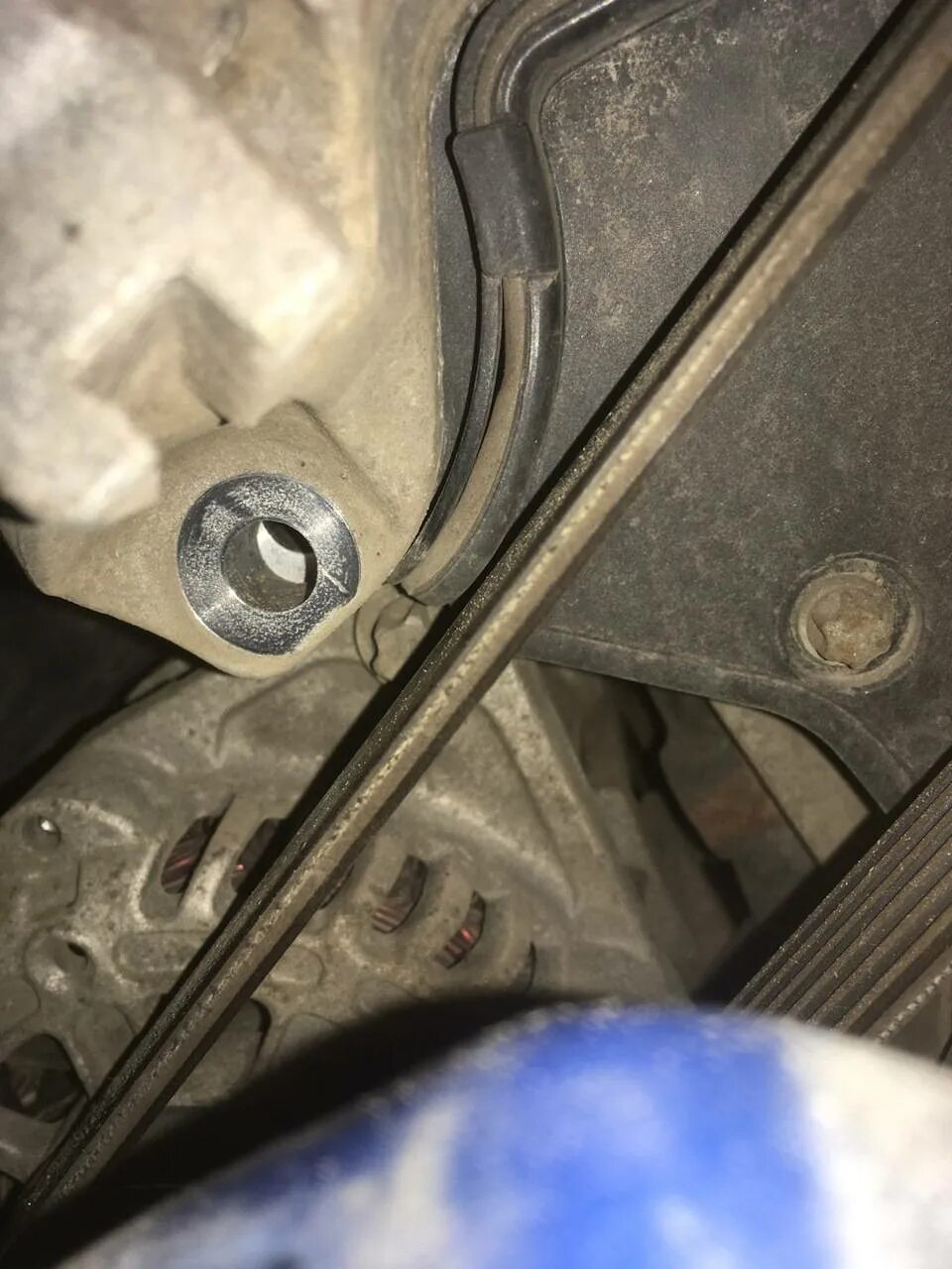 Ремень генератора chevrolet aveo 1. Шевроле авео ремень генератора. Ремень генератора авео т200. 4 обводной ремень. 4.