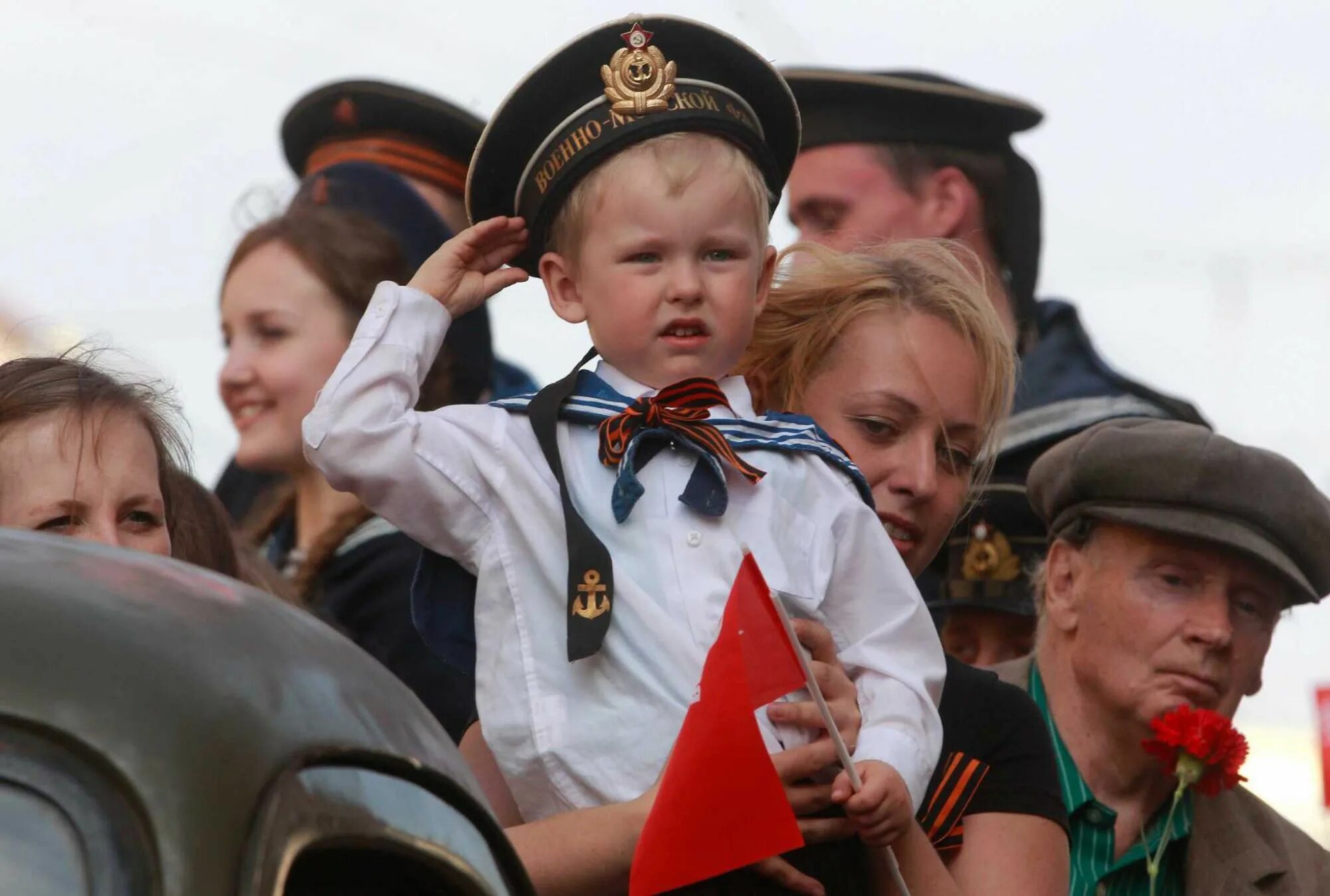 День победы подростки. Дети на параде Победы. Патриотизм для детей. День Победы для детей. Дети на параде 9 мая.