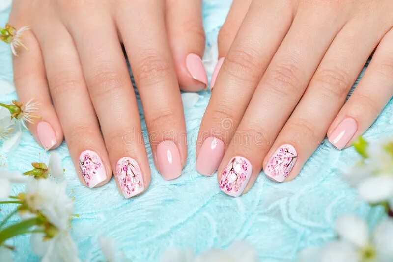 53 Pretty Flower Nail Designs for Every Season & Mood Manicure, Pretty nails, Cu