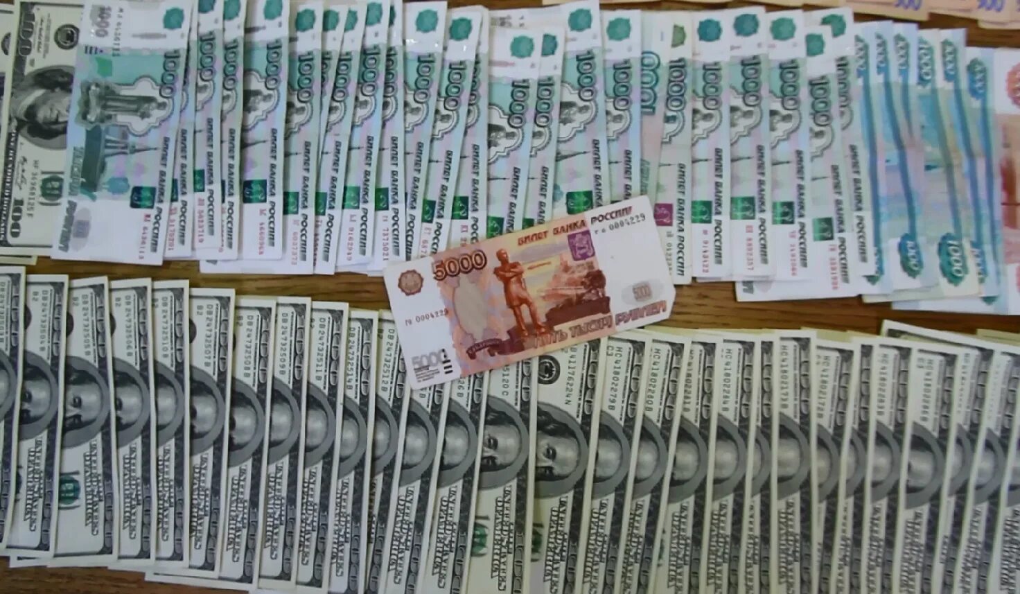 Белорусские 100 миллионов. Миллион белорусских рублей. 117 Миллионов долларов в рублях. 650 Евро в рублях. 117 долларов в рублях