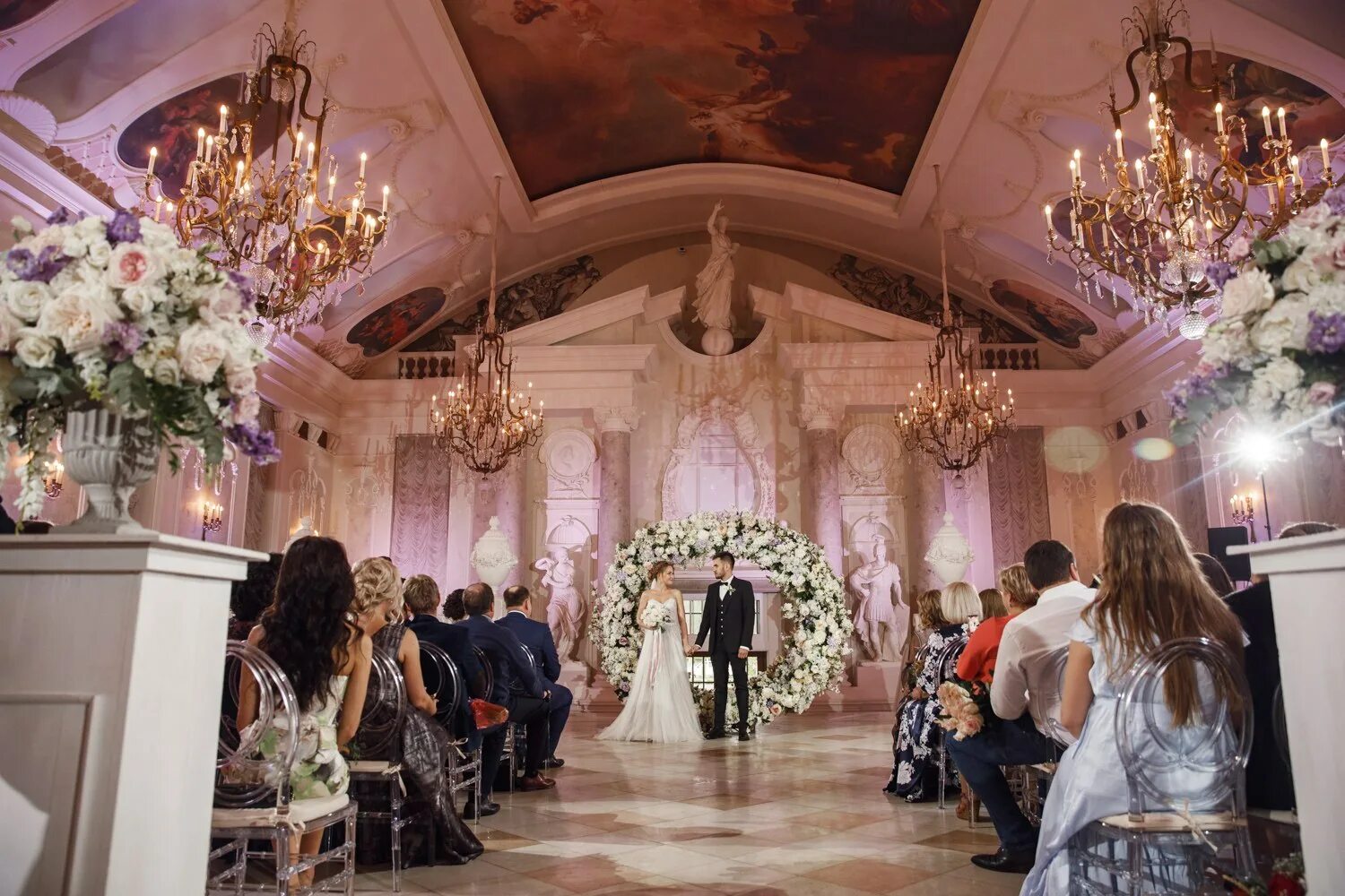 Нанять свадебного организатора wedding elizabeth ru. Организация свадьбы. Свадьба в Эрмитаже. Организация свадеб СПБ. Роскошная свадьба Питер.