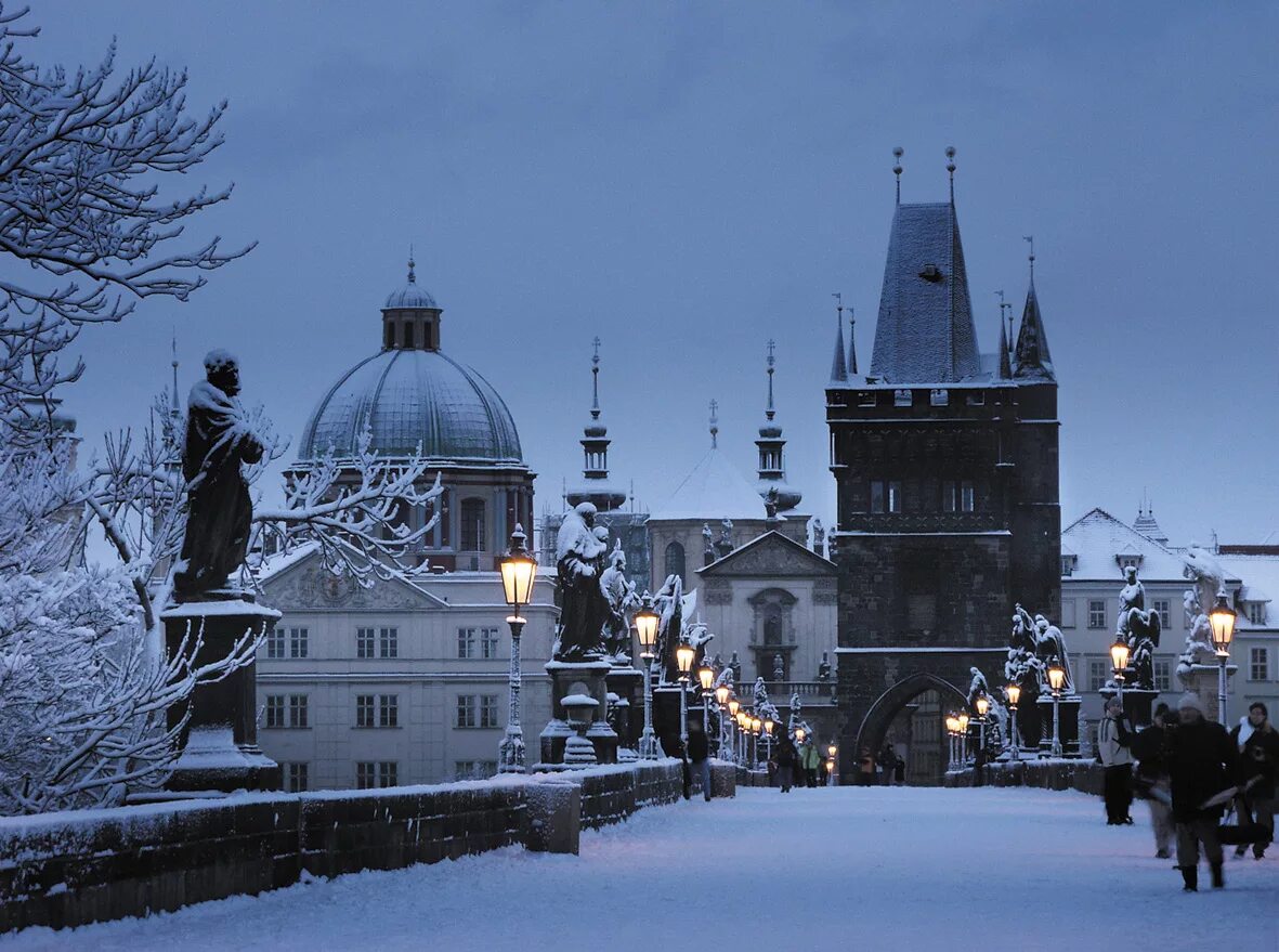 24 Destinations Travelers Simultaneously Love And Hate