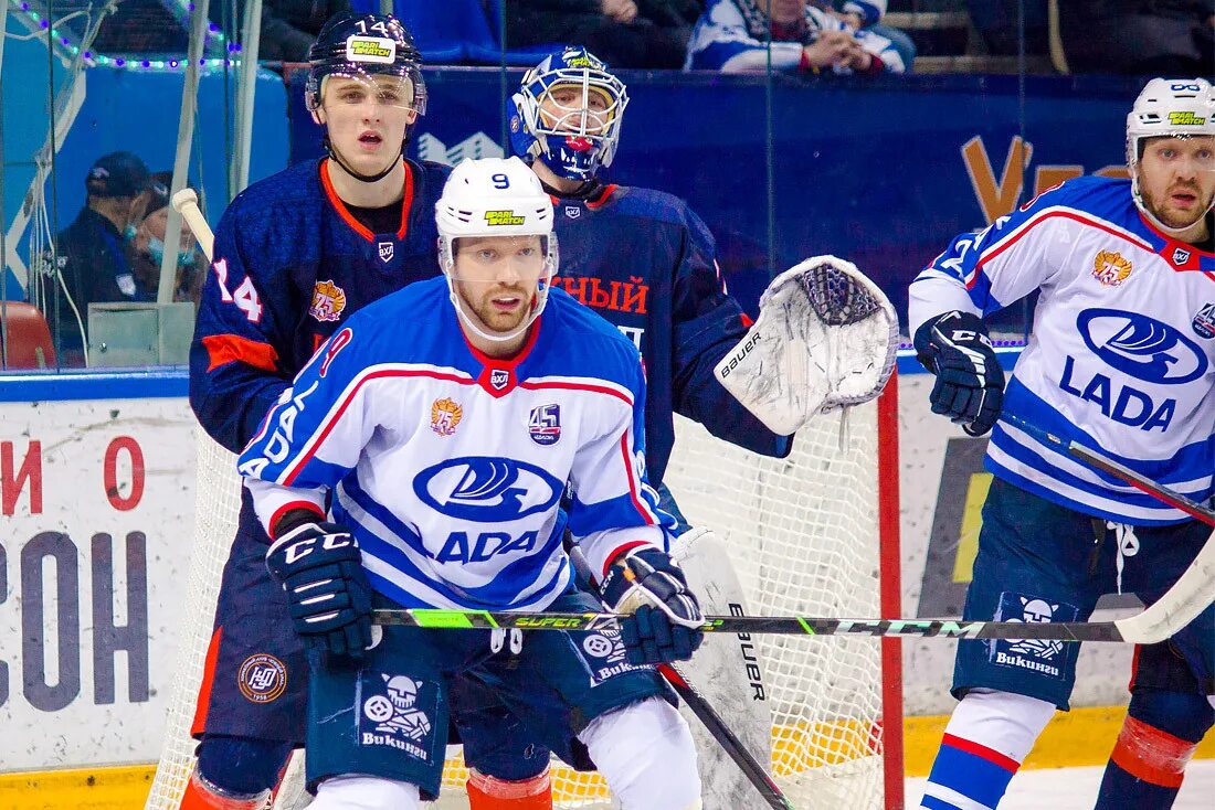 лада (хоккейный клуб). скульптура воина-защитника родины. южный урал хоккейный клуб. хк южный урал орск. южный урал хоккейный клуб.