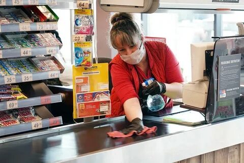 Со скольки лет можно работать на кассе
