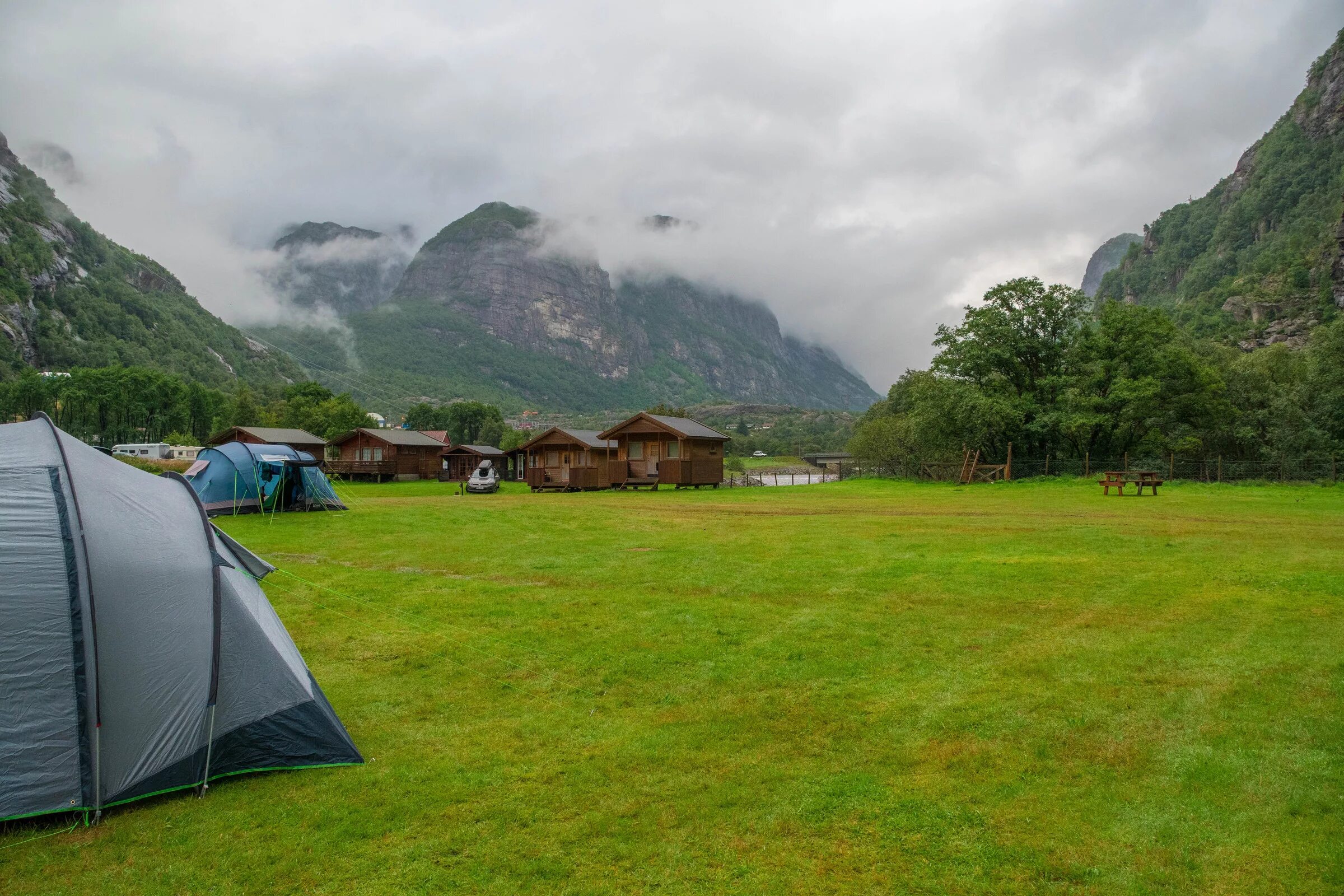 Кепинг в Норвегии. Лагерь в Норвегии Camp Norway. Автокемпинг Норвегия. Лагерь в горах. Tourist camping