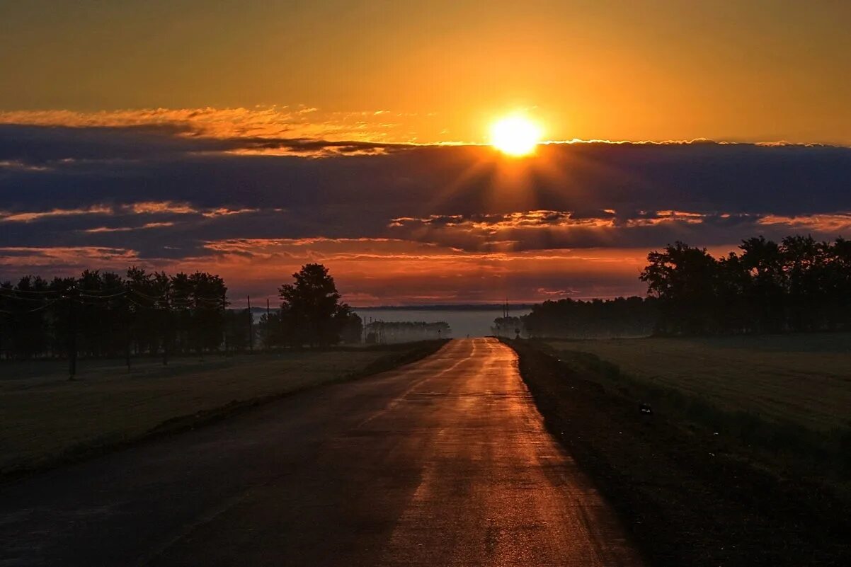 Песня ночь за горизонт. Дорога на рассвет. Дорога закат. Красивый закат дорога. Вечерняя дорога.