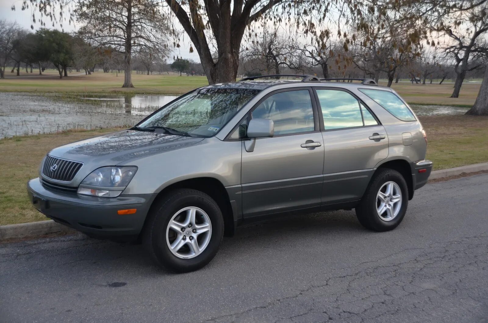 Лексус рх 2000 года. Lexus rx300. Лексус 300 2000. Lexus RX 2000. Лексус rx300 2000 года.