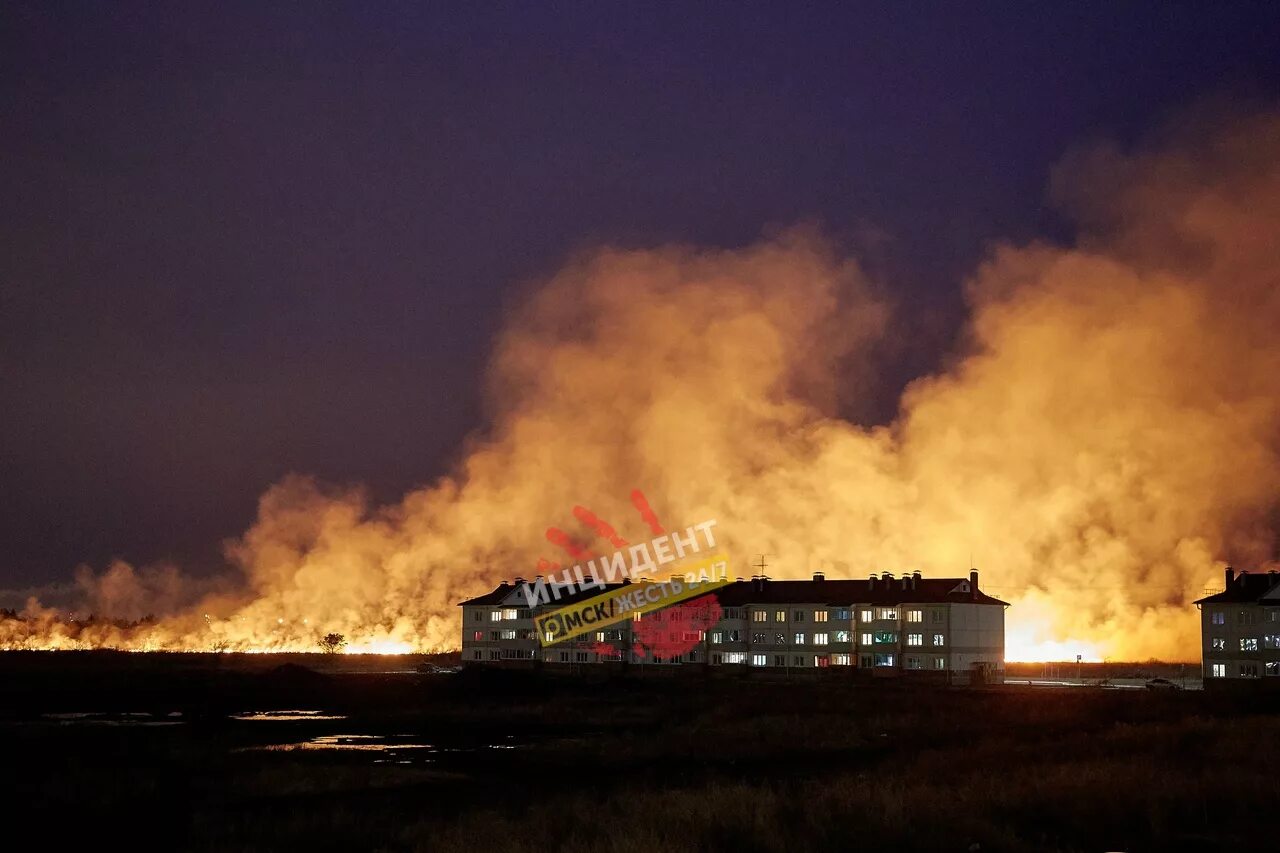 Сирена омск сейчас. Пожар Амур 2. Пожар в Омске. Пожар в Омске сейчас. Пожар в Омске сейчас в Амуре.