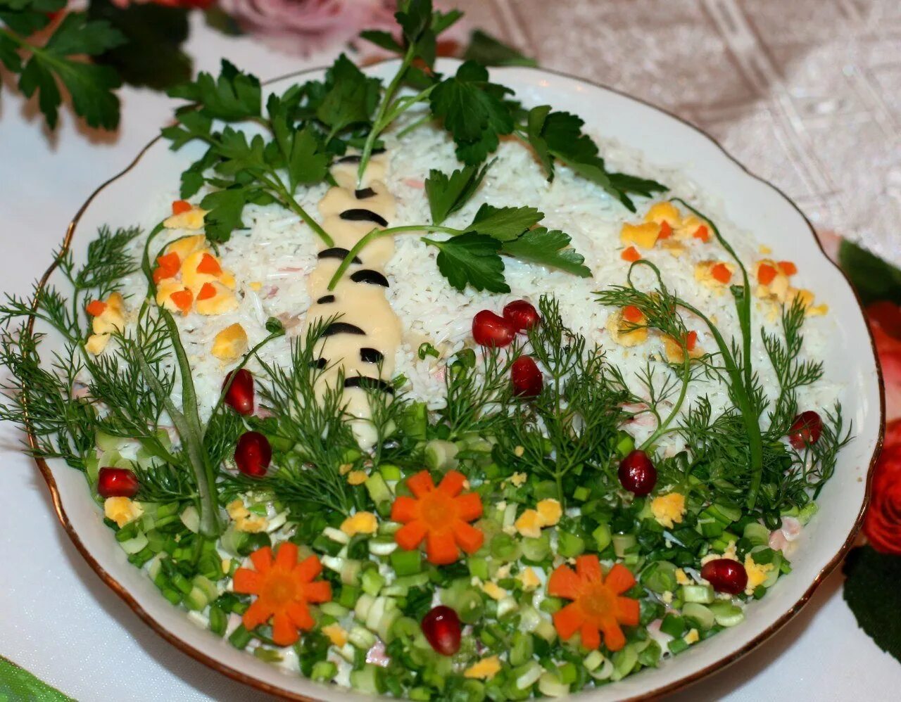 Селедка под шубой - красивое оформление салата. Yemek sanatı, Yemek süsleme, Mey